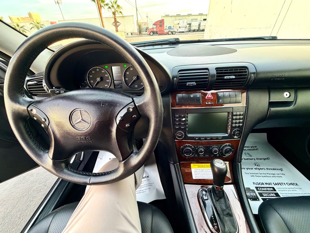 2007 Mercedes-Benz C-Class Image 24