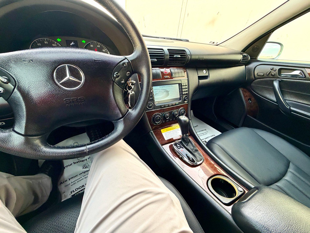 2007 Mercedes-Benz C-Class Image 25