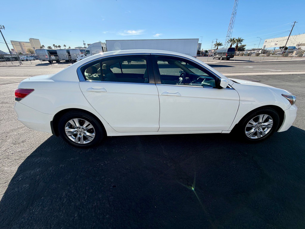 2011 Honda Accord Image 4