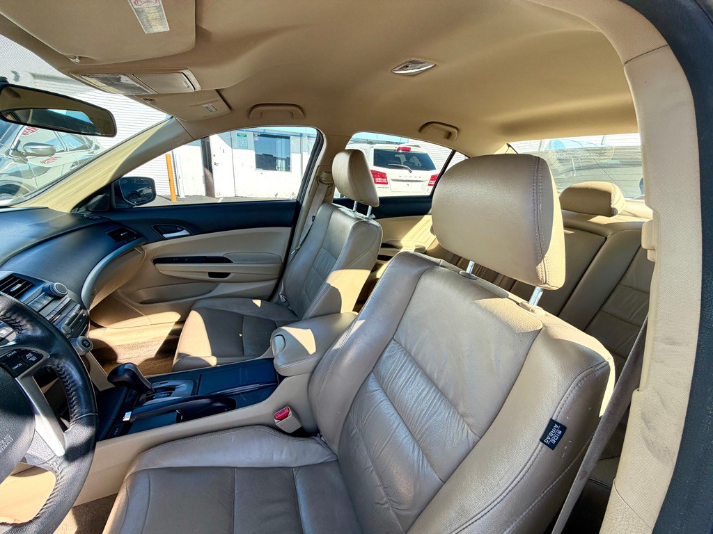 2011 Honda Accord Image 11