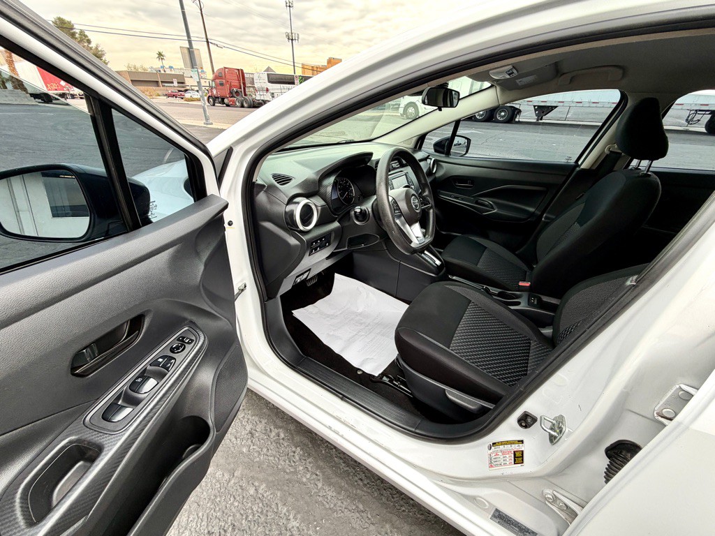 2020 Nissan Versa Image 10
