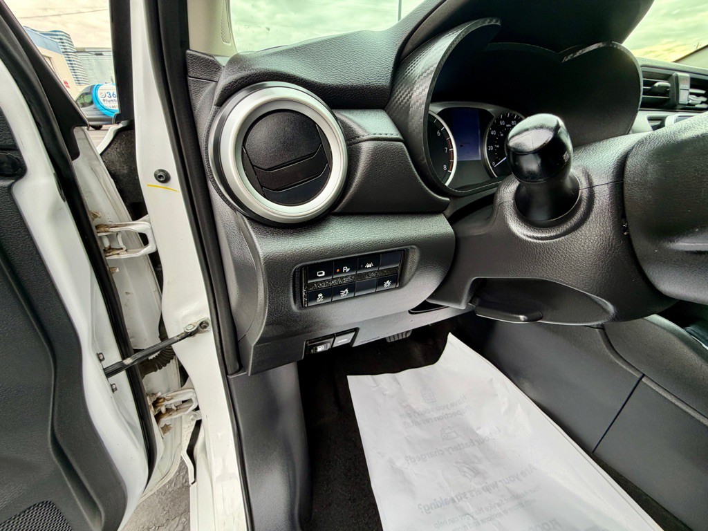 2020 Nissan Versa Image 24