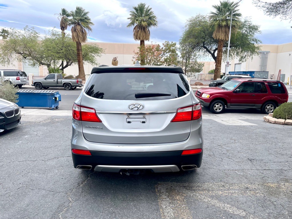 2016 Hyundai Santa Fe Image 8