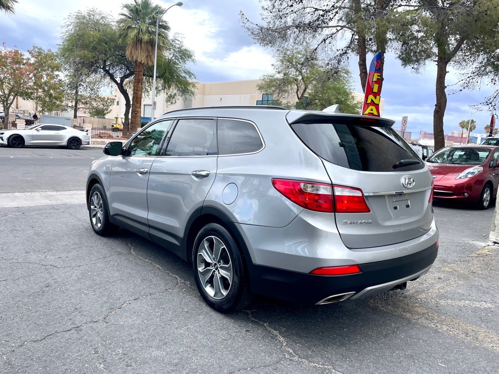 2016 Hyundai Santa Fe Image 10