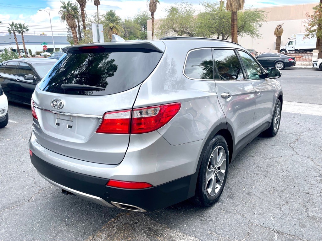 2016 Hyundai Santa Fe Image 11