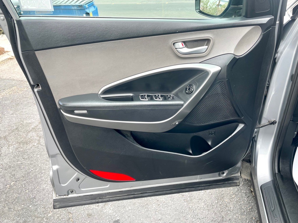 2016 Hyundai Santa Fe Image 15