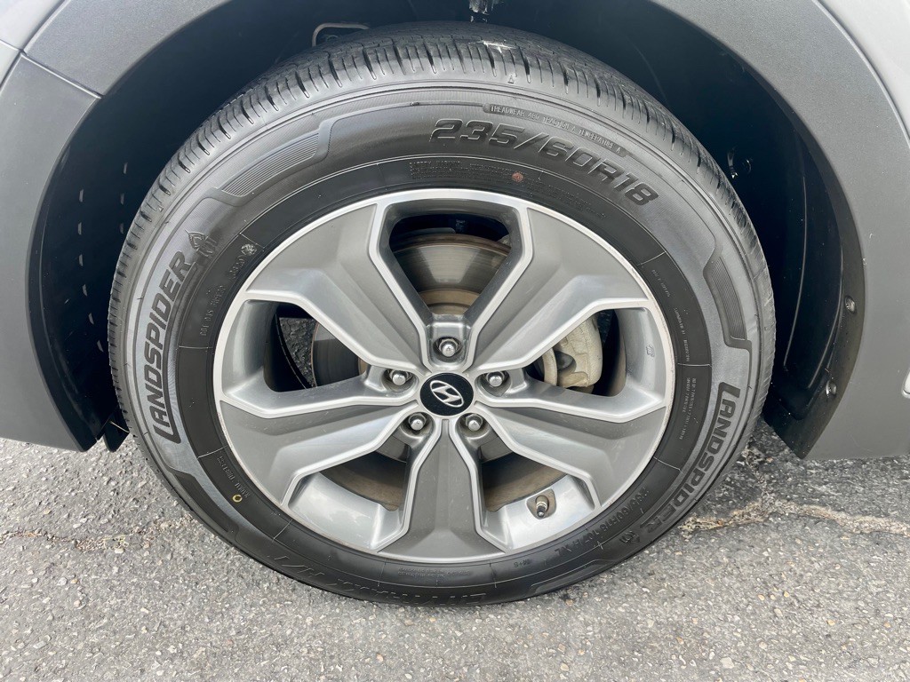 2016 Hyundai Santa Fe Image 16