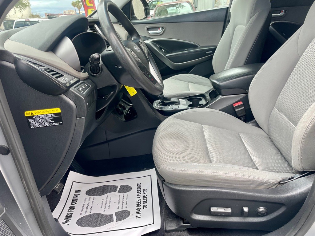 2016 Hyundai Santa Fe Image 17