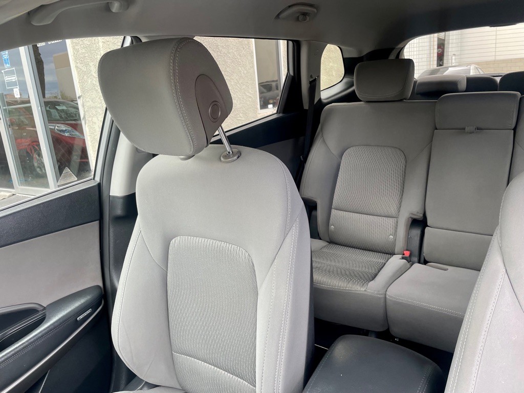 2016 Hyundai Santa Fe Image 18