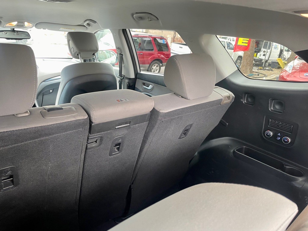 2016 Hyundai Santa Fe Image 28