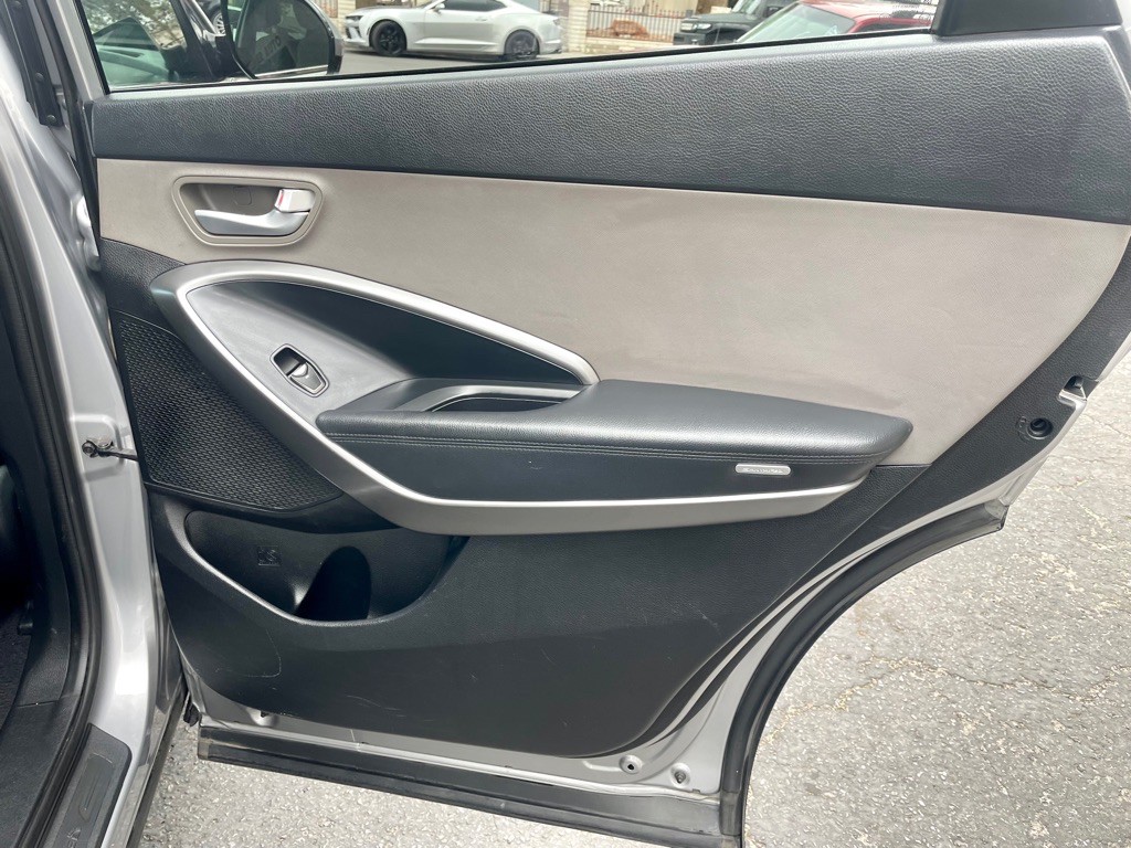 2016 Hyundai Santa Fe Image 29