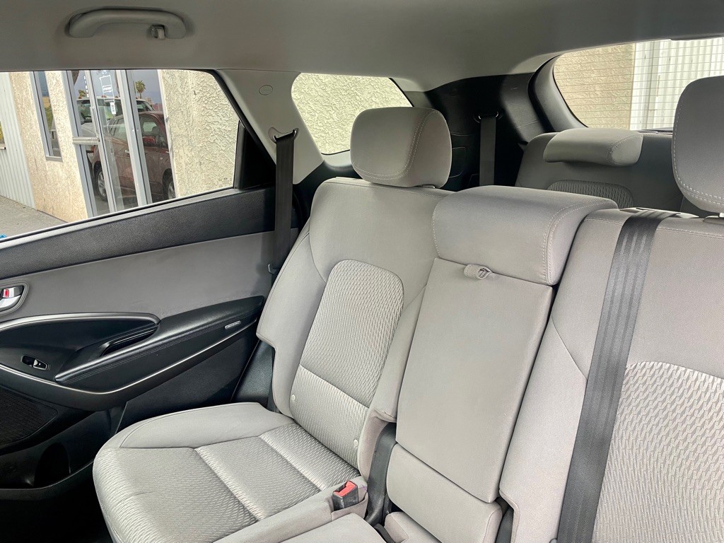2016 Hyundai Santa Fe Image 30
