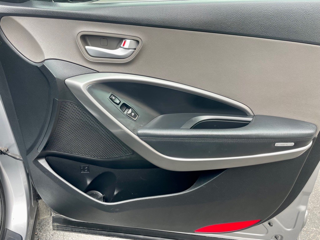 2016 Hyundai Santa Fe Image 39