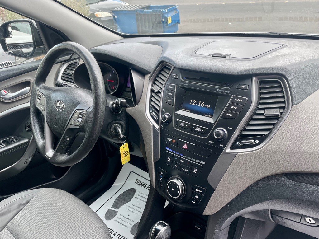 2016 Hyundai Santa Fe Image 42