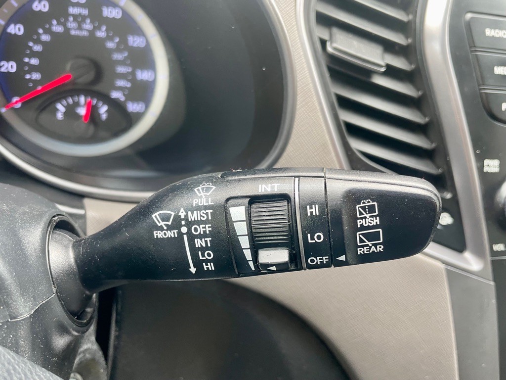 2016 Hyundai Santa Fe Image 50