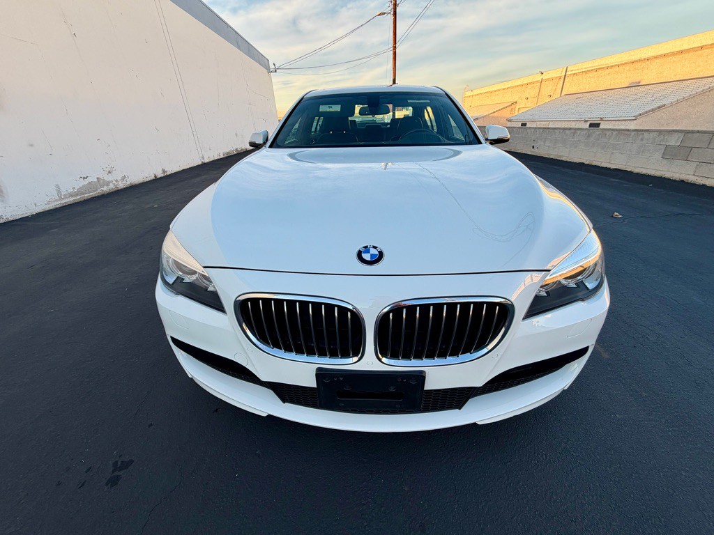 2013 BMW 7 Series Image 2
