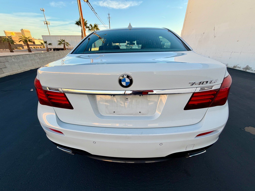 2013 BMW 7 Series Image 5