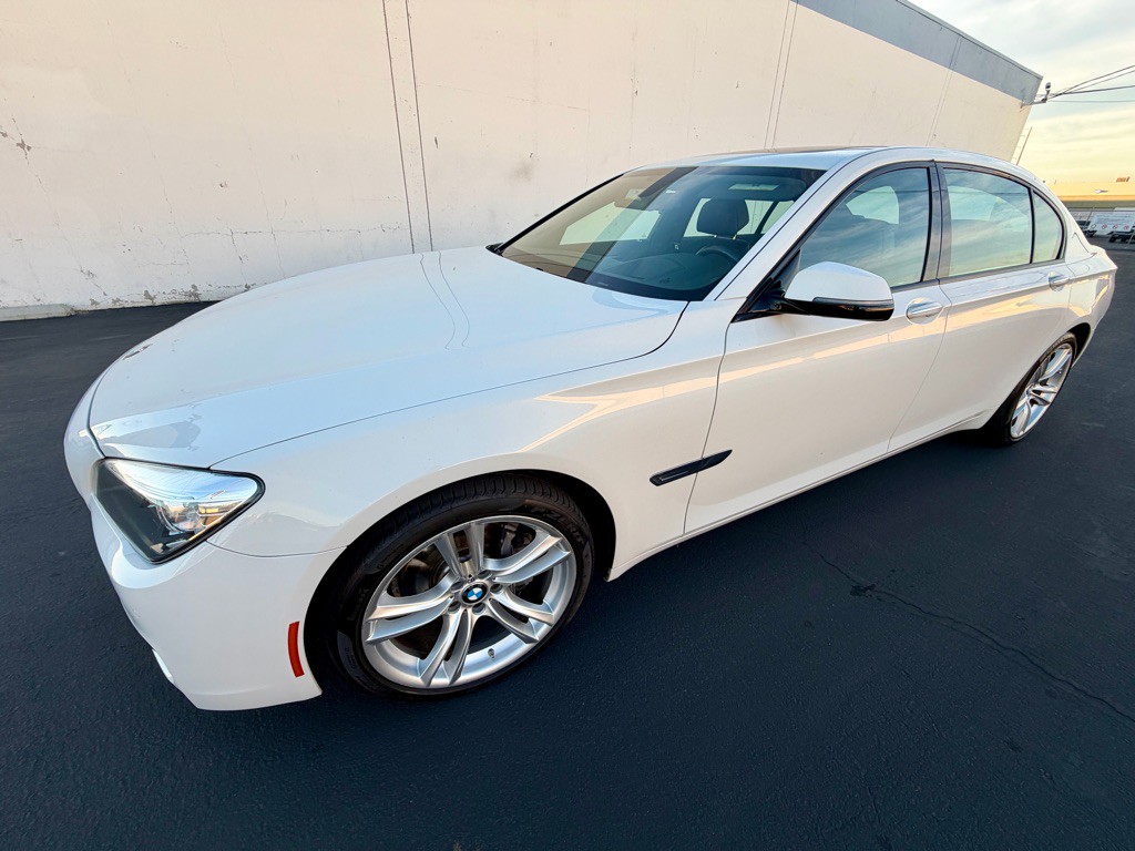2013 BMW 7 Series Image 8