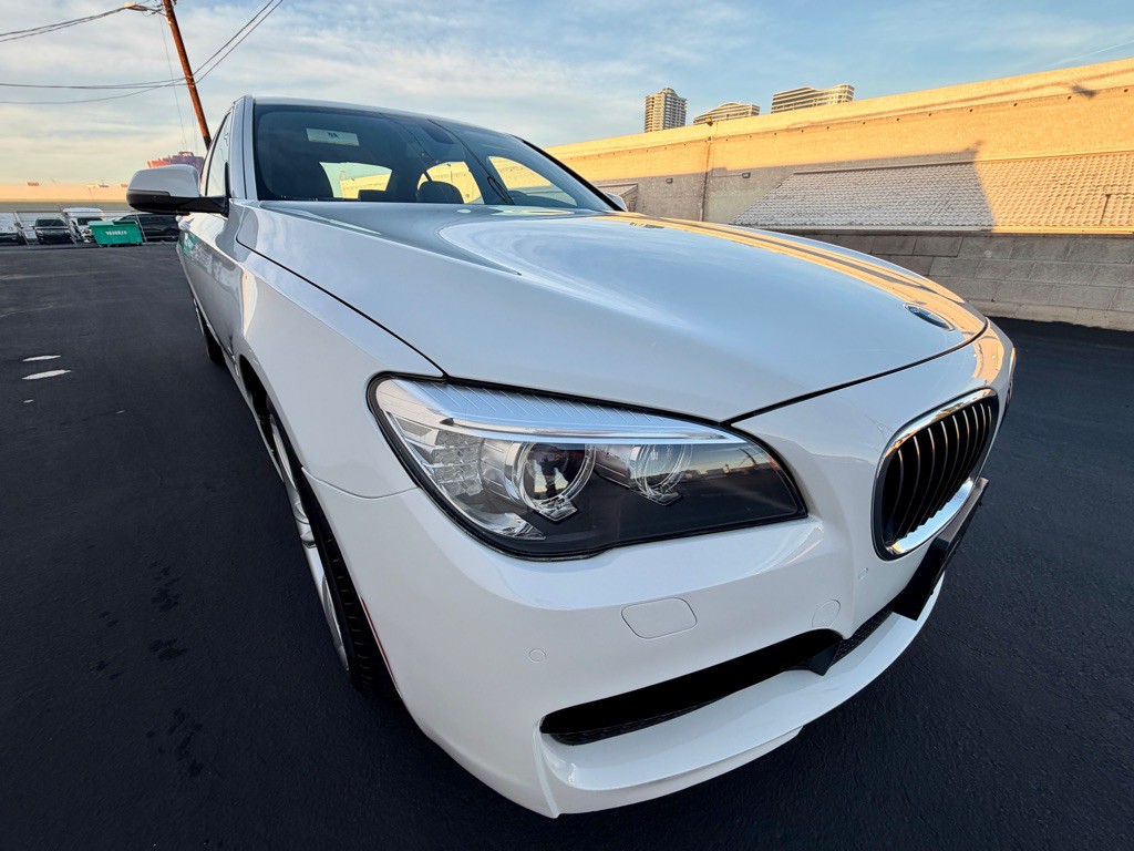2013 BMW 7 Series Image 9