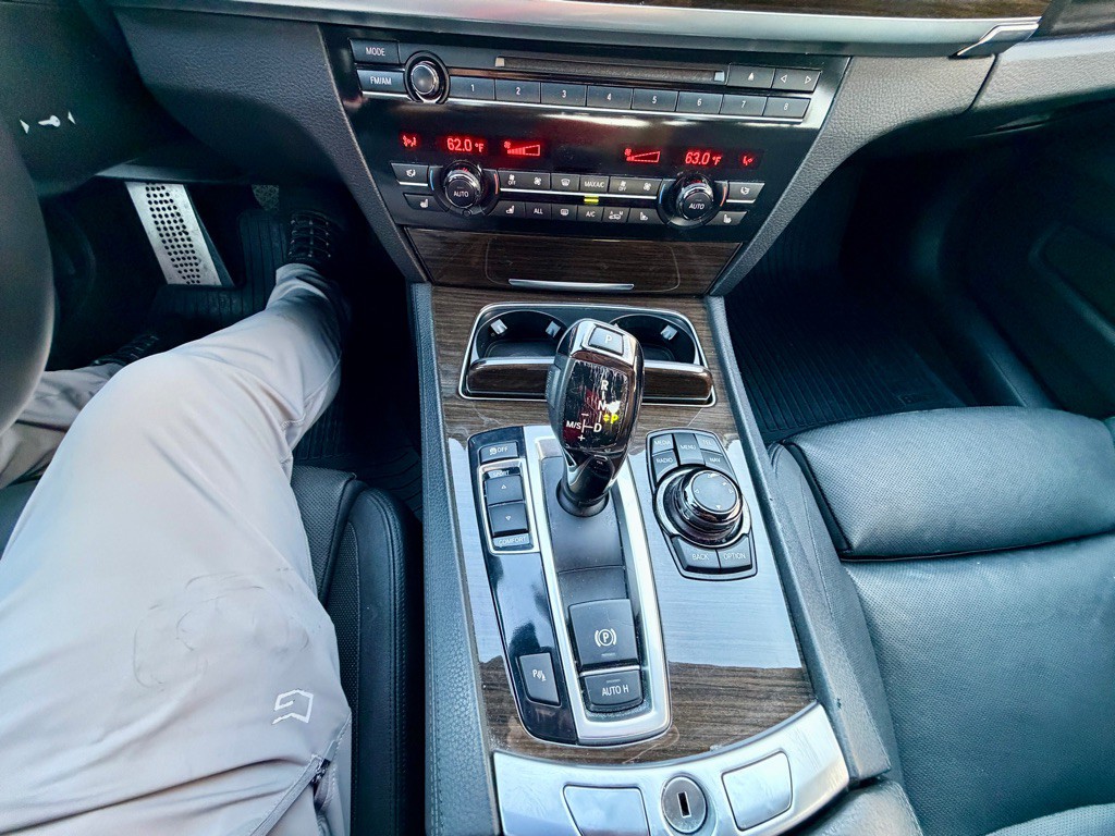 2013 BMW 7 Series Image 15