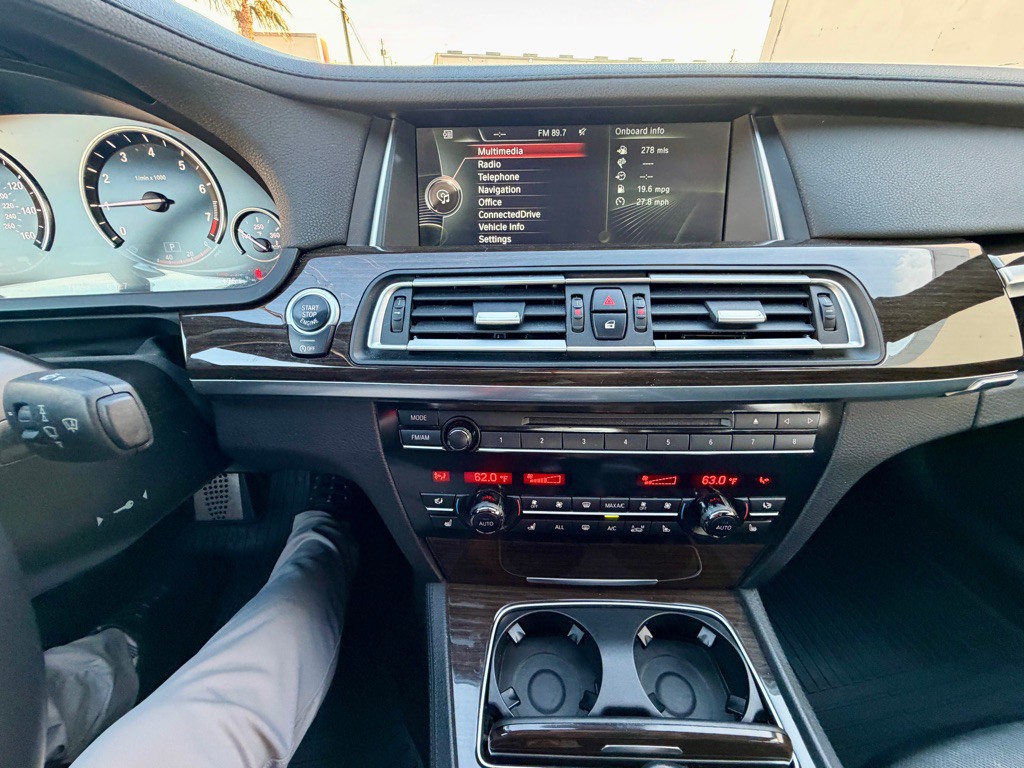 2013 BMW 7 Series Image 16