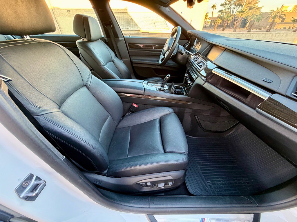 2013 BMW 7 Series Image 20