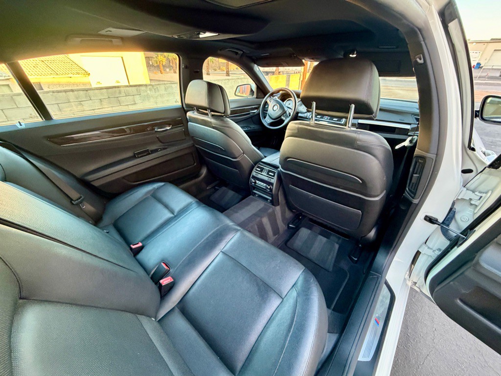 2013 BMW 7 Series Image 22