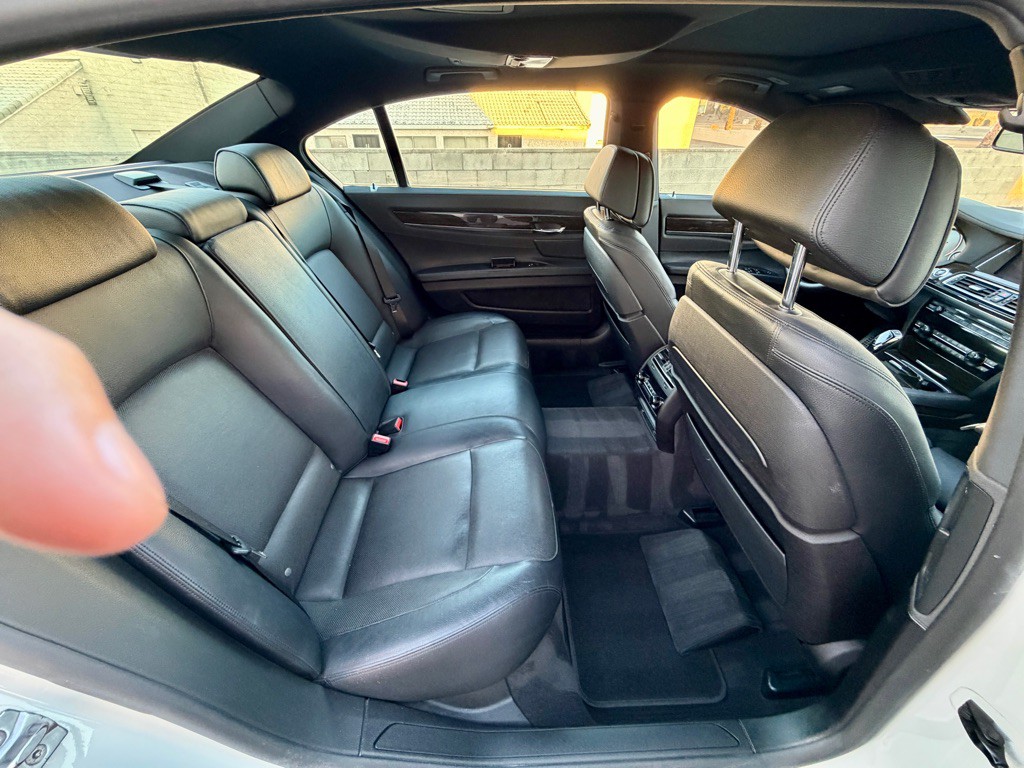 2013 BMW 7 Series Image 23