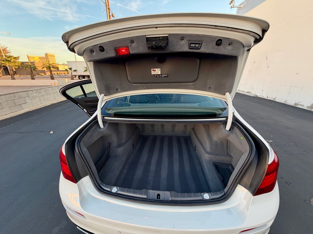 2013 BMW 7 Series Image 26
