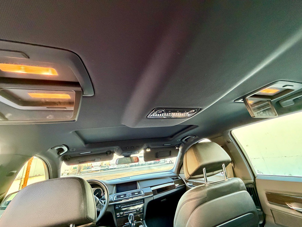 2013 BMW 7 Series Image 27