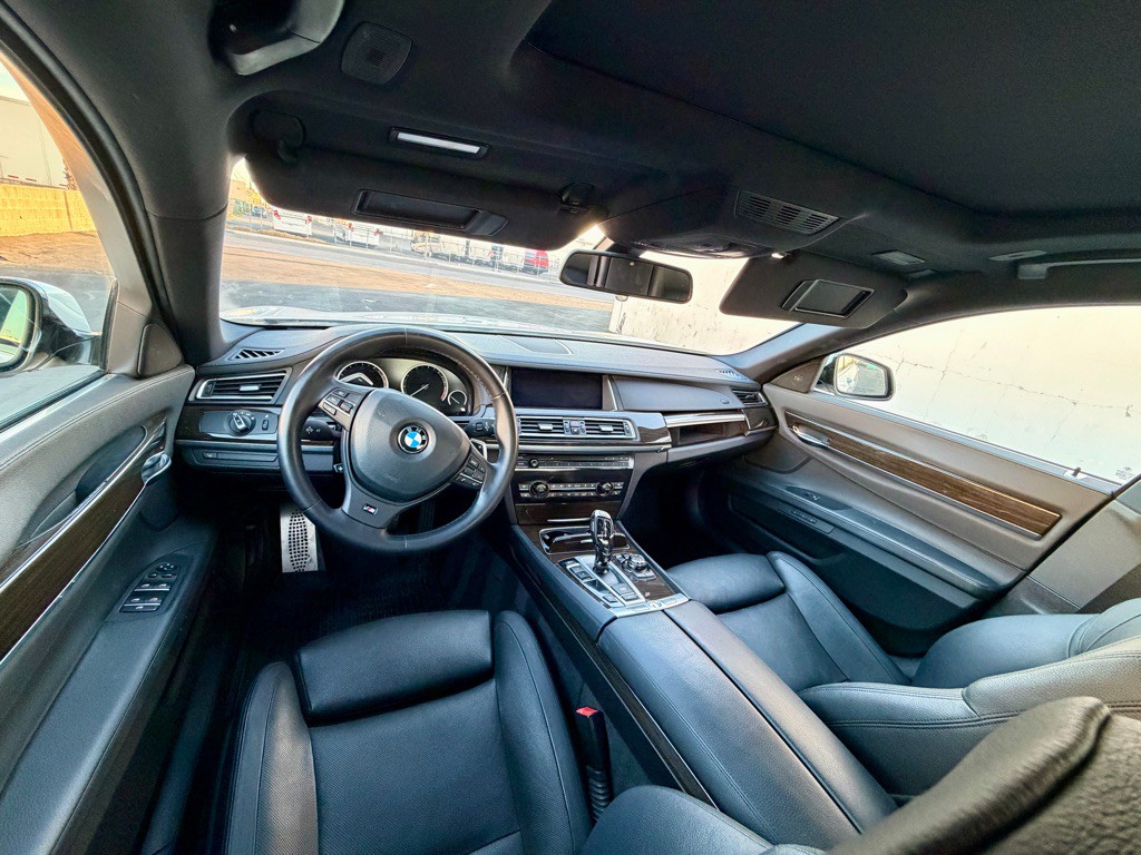 2013 BMW 7 Series Image 29