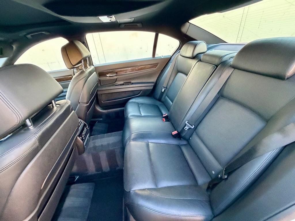2013 BMW 7 Series Image 30