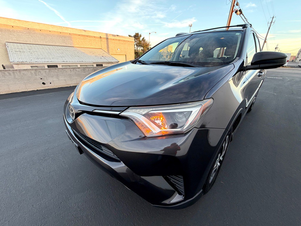2017 Toyota Rav4 Image 1