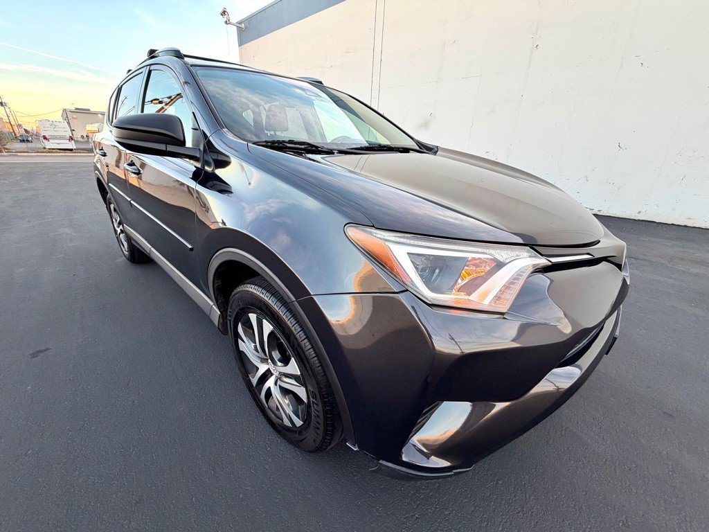 2017 Toyota Rav4 Image 3