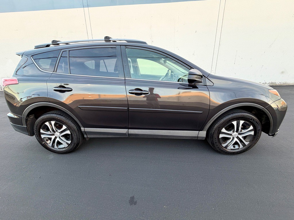 2017 Toyota Rav4 Image 4