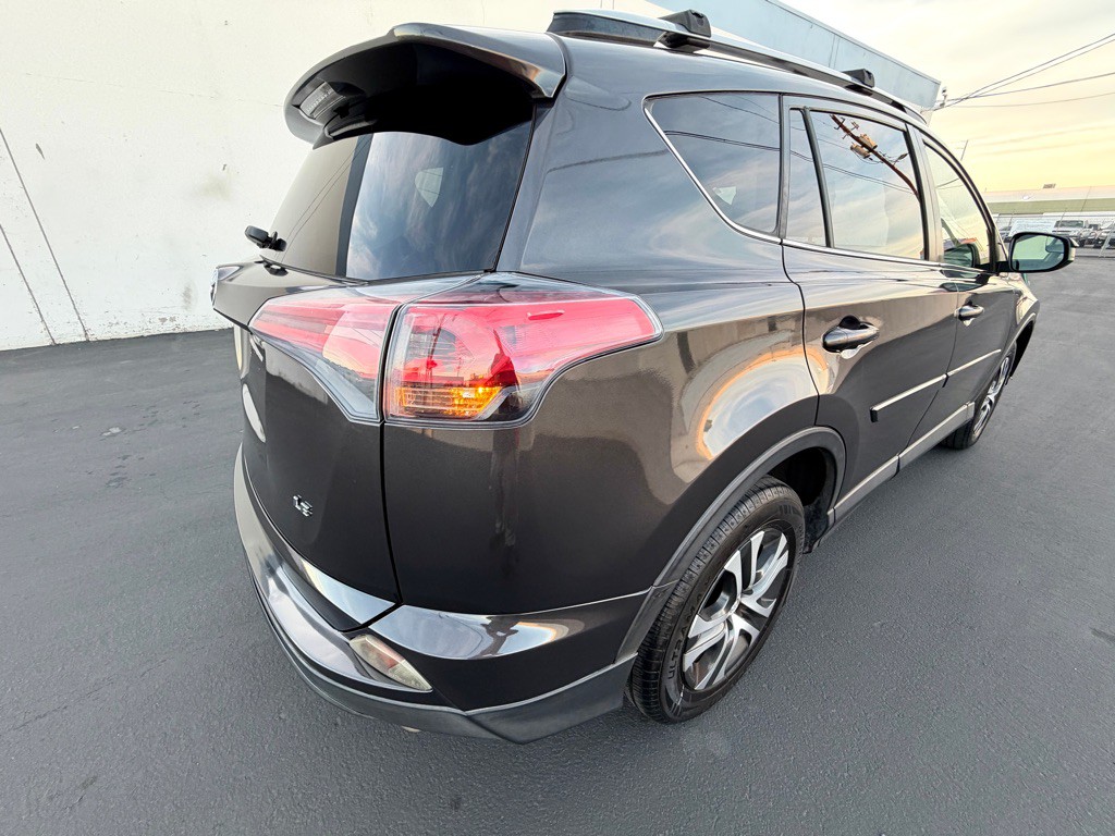 2017 Toyota Rav4 Image 5