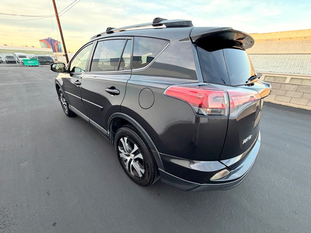 2017 Toyota Rav4 Image 8