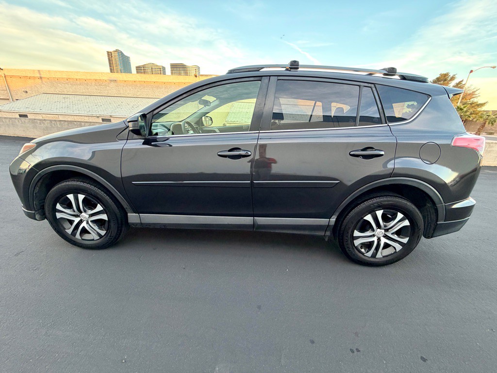 2017 Toyota Rav4 Image 9