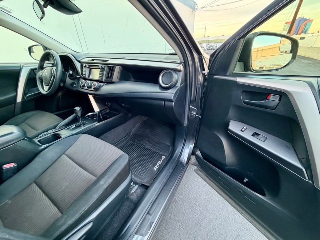 2017 Toyota Rav4 Image 28