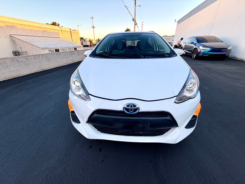 2016 Toyota Prius Image 2