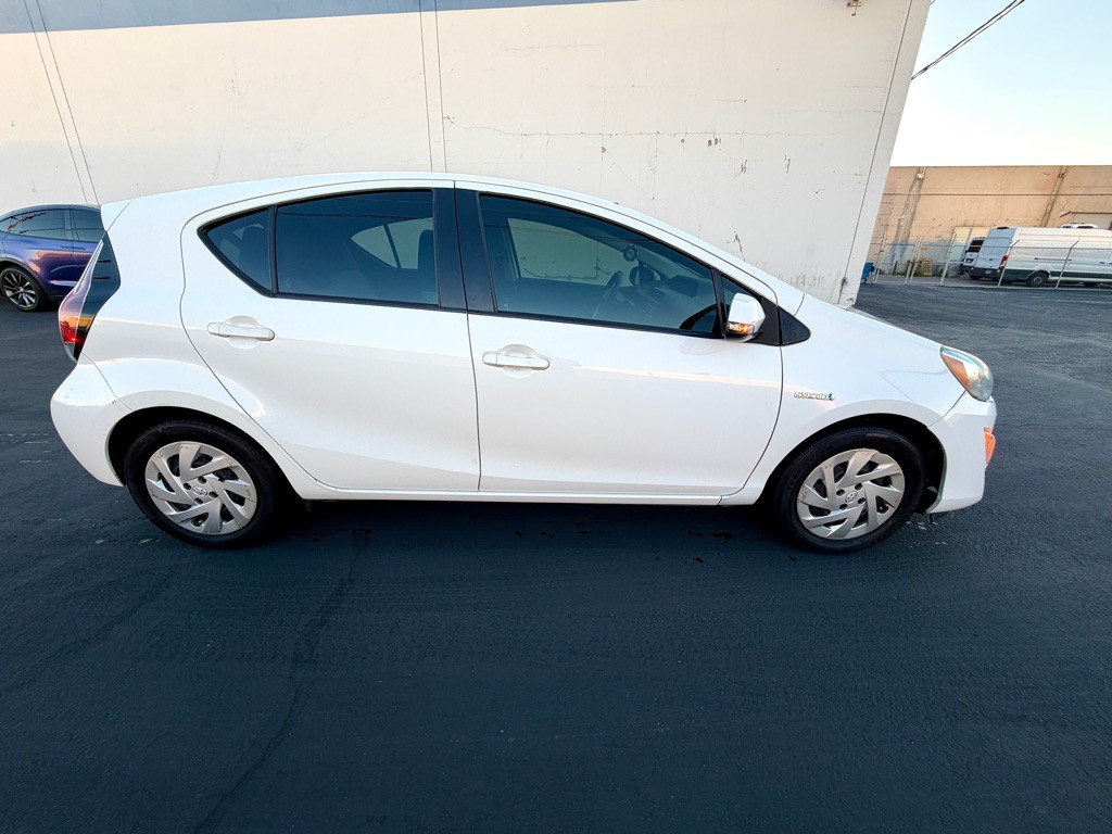 2016 Toyota Prius Image 4