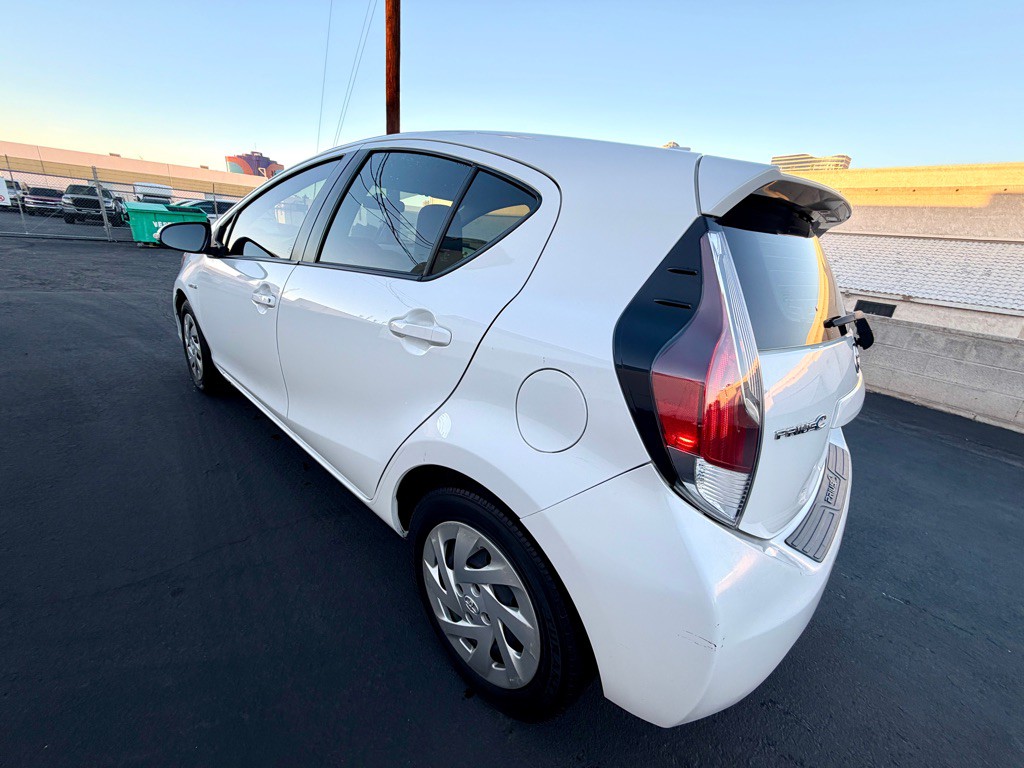 2016 Toyota Prius Image 7