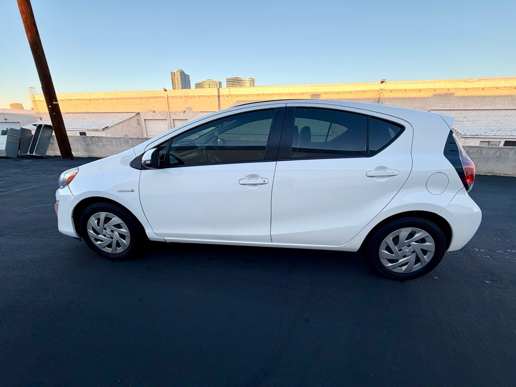 2016 Toyota Prius Image 8