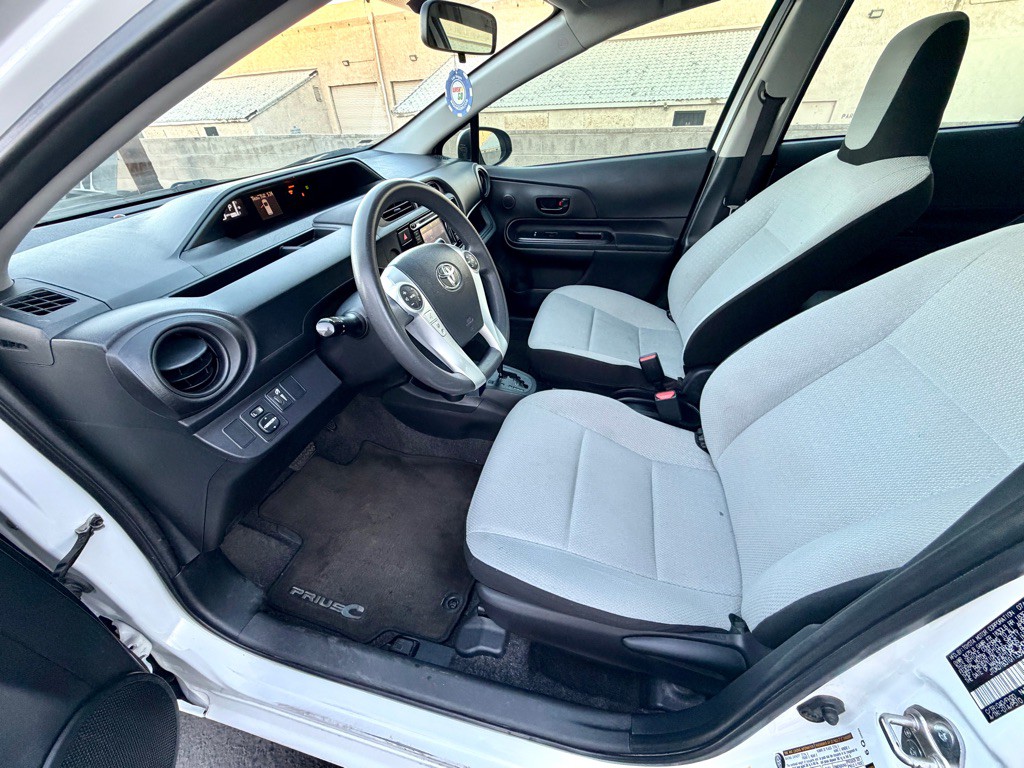 2016 Toyota Prius Image 9