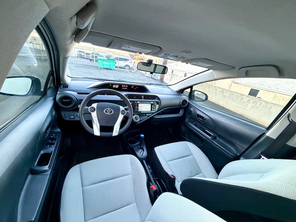 2016 Toyota Prius Image 12