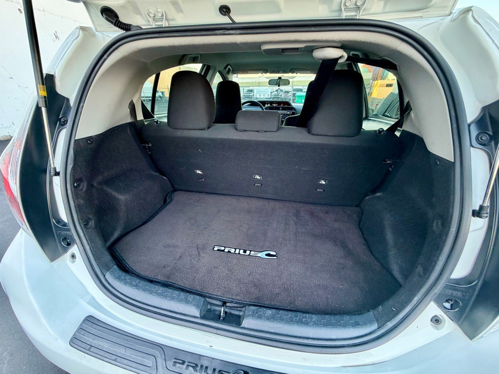 2016 Toyota Prius Image 14