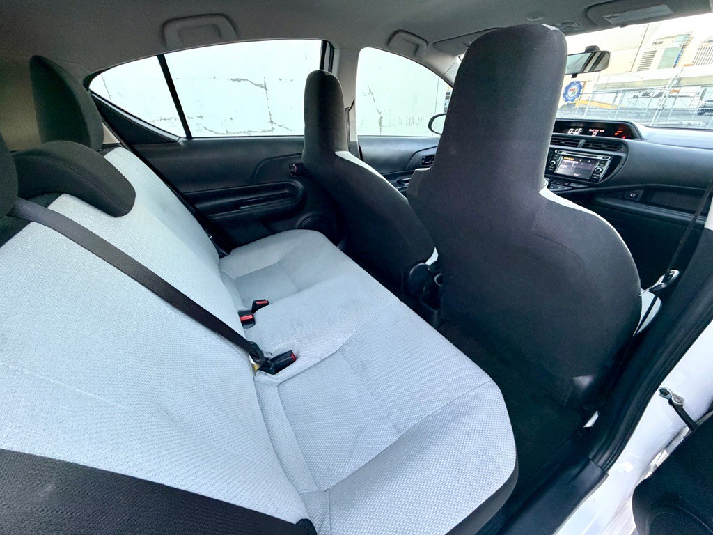 2016 Toyota Prius Image 16