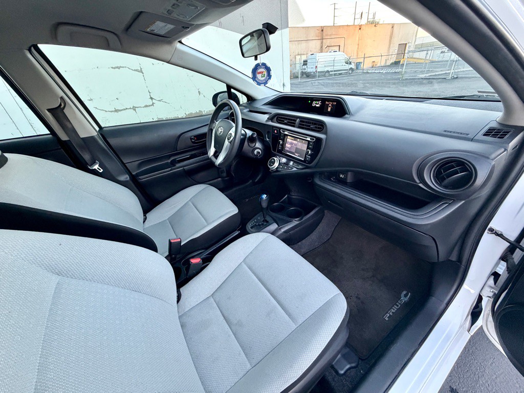 2016 Toyota Prius Image 17