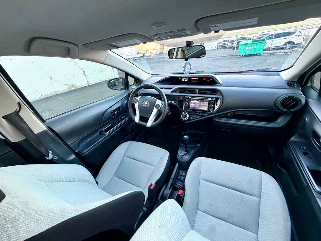 2016 Toyota Prius Image 18