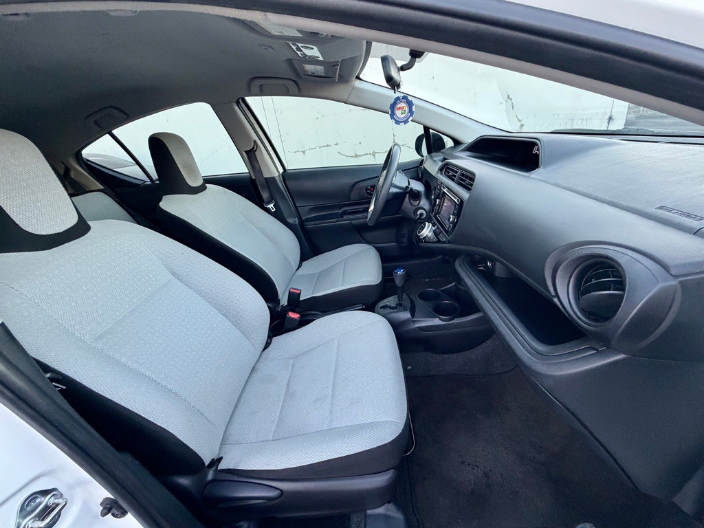 2016 Toyota Prius Image 20